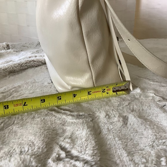 Urban Expressions Cream Leather Shoulder Bag - Picture 10 of 11
